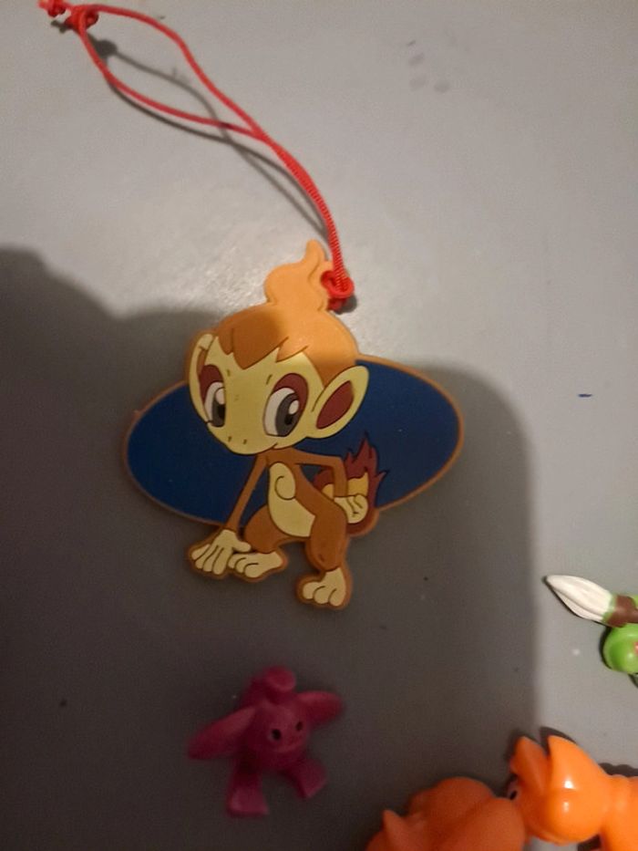 Petit lot de figurines pokemon et les 4 autres je ne sais pas - photo numéro 5