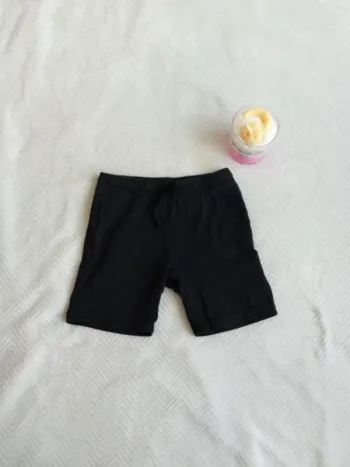 Short garçon ⭐ très bon état ⭐ taille 7 ans ⭐ H&M