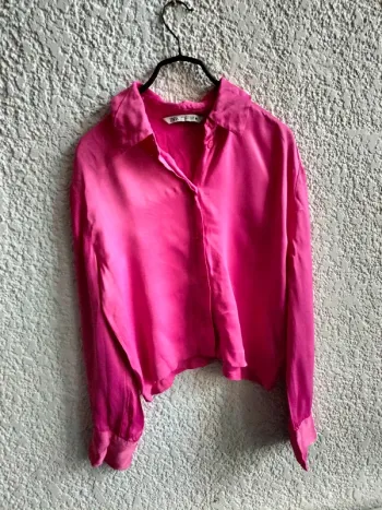 M chemise manche longue en satin rose zara taille M