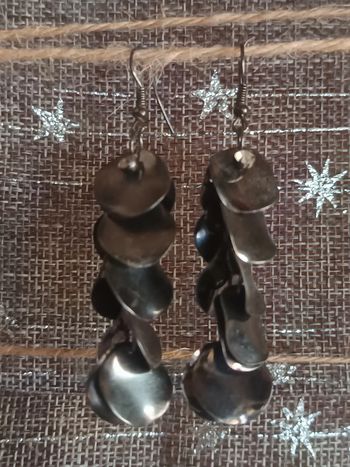 Boucles d'oreilles métal noir pendantes neuves