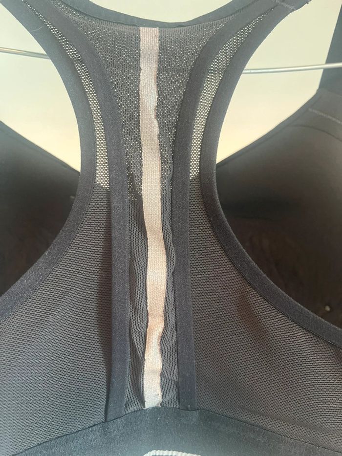 Brassière de sport noire dos nageur - photo numéro 4