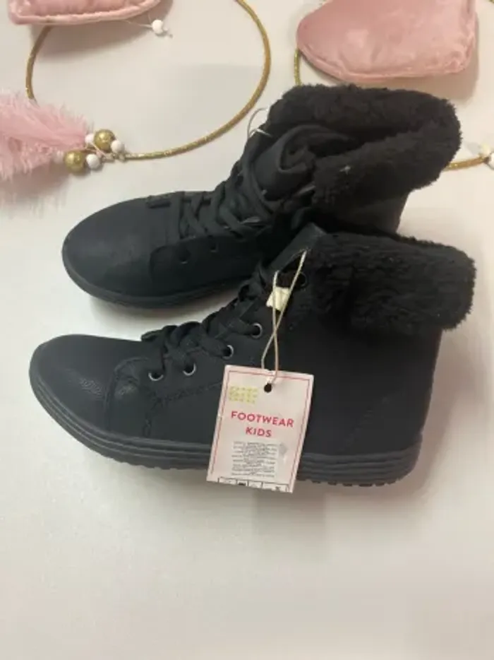 Bottines fille - neuf - fourrée - noire - Defacto - Taille 34 - photo numéro 4