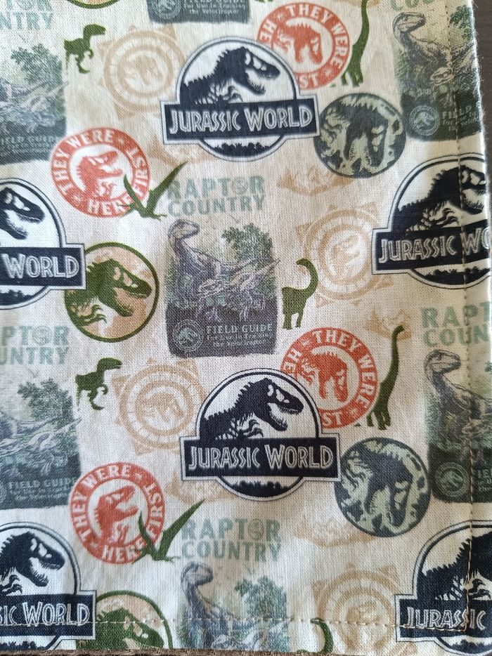 Bavoir maternelle motif licence Jurassic World - photo numéro 3