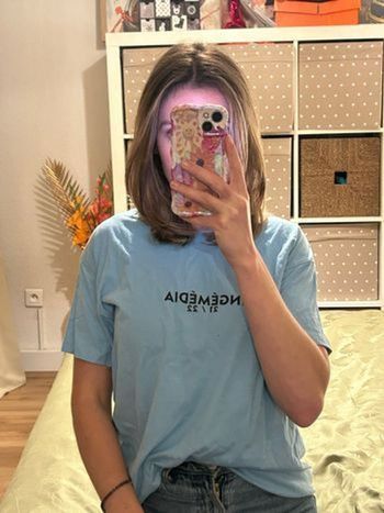 T-shirt bleu ciel Motif dans le dos