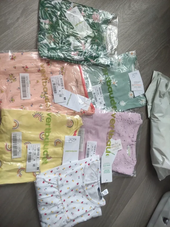 Lot de 6 tee shirts manche courte Vertbaudet et Okaïdi neuf avec étiquette taille 6 ans