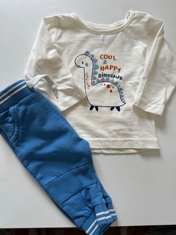Jogging + tee shirt 