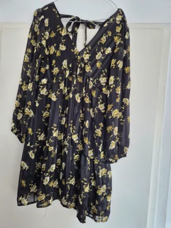 Robe fluide fleurie noire et or Senes M / L