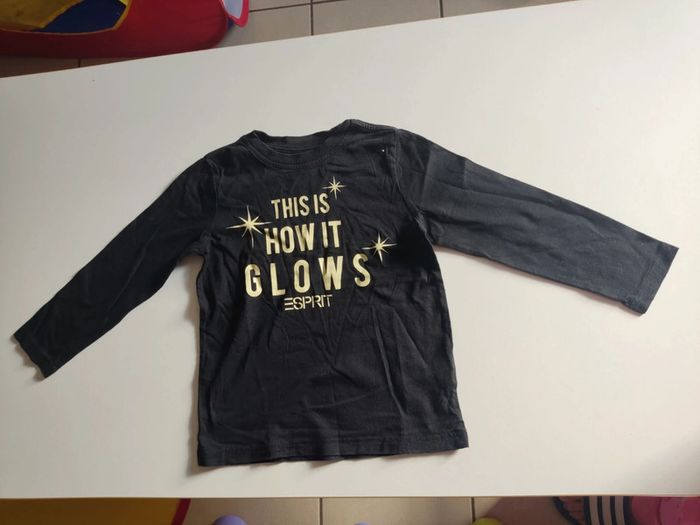 T-shirt qui brille dans le noir