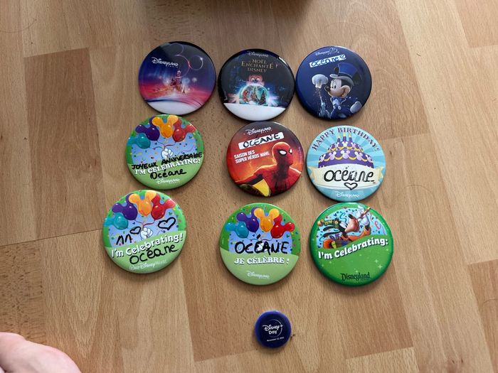 Disneyland Paris : lot de 9 badges