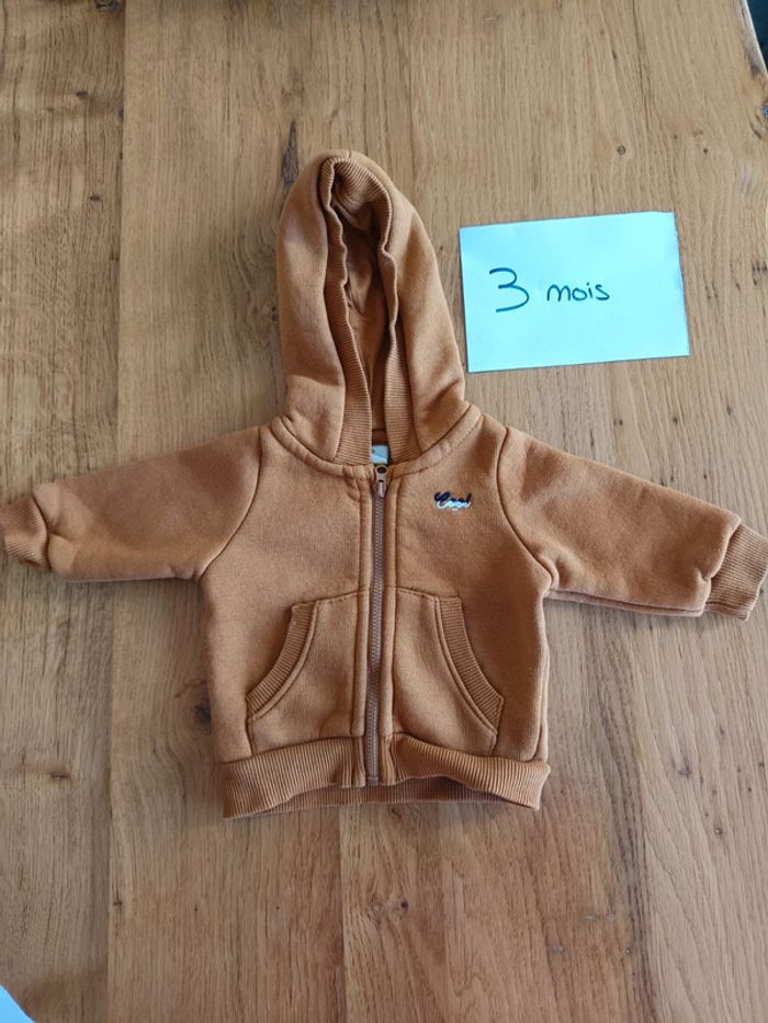 Sweat 3mois tape à l'oeil