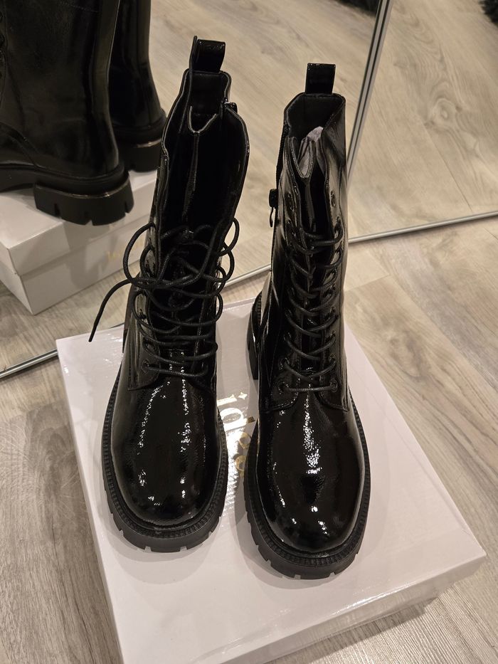 Bottines mi-hautes noires à lacets vernies P39 Ideal Shoes neuves - photo numéro 3