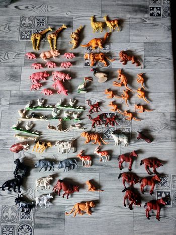 Lot animaux en plastiques + de 50 pour maquette ou jeu au sol
