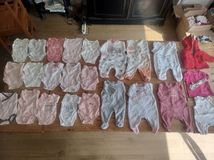 Lot 0-1 mois bébé fille