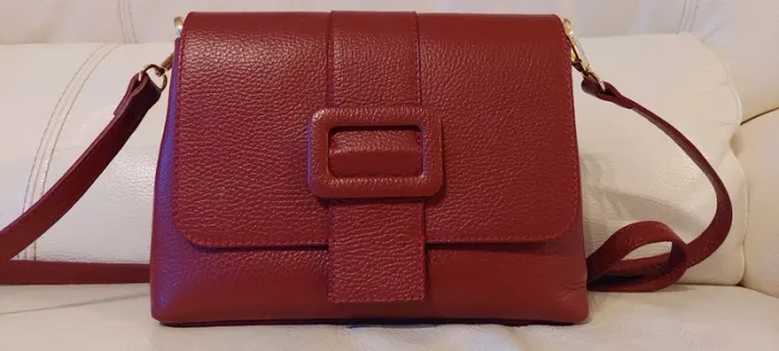 Superbe sac à main bordeaux en cuir