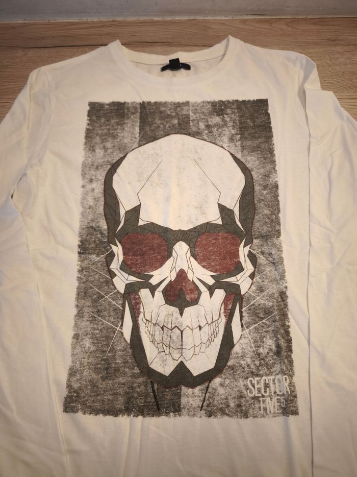 Tee-shirt manches longues XS 14 ans dessin tête de mort - photo numéro 2
