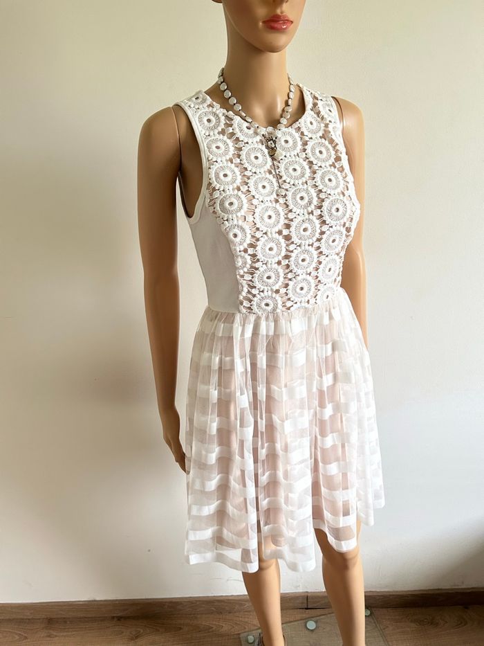 Robe blanche et beige sans manches Molly Bracken taille S jamais portée - photo numéro 2