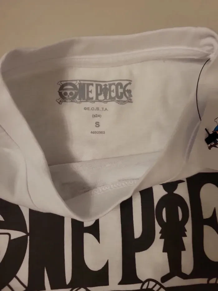 Tee shirt One Piece taille S - photo numéro 4