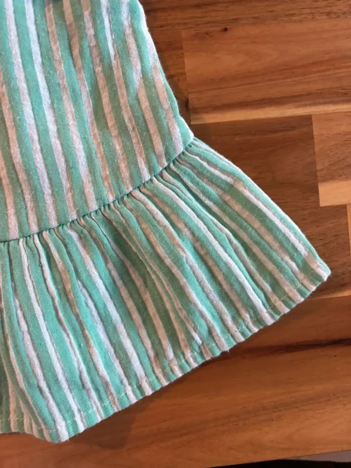 Robe verte et blanche à bretelles - photo numéro 4