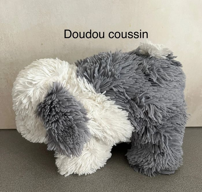 2 en 1 : doudou et coussin chien Textura