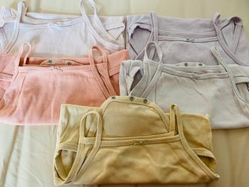 Lots 5 bodies H&M taille 2-3 ans