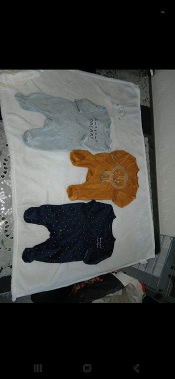 Lot 3 pyjamas