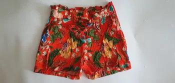 Naf Naf short rouge fleuri