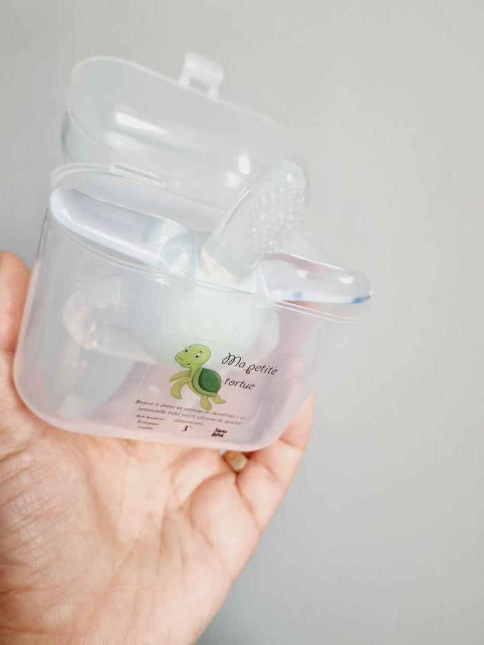 Anneau de dentition et brosse à dents 2 en 1 en silicone alimentaire sans BPA - photo numéro 3