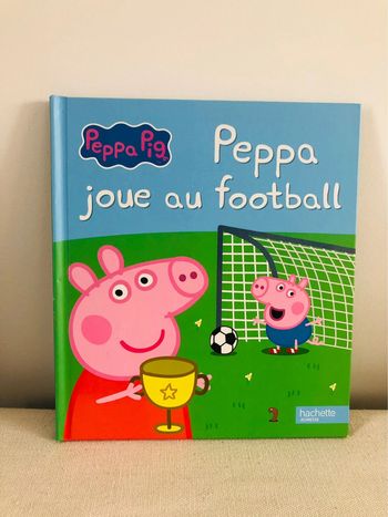 Livre peppa pig joue au foot