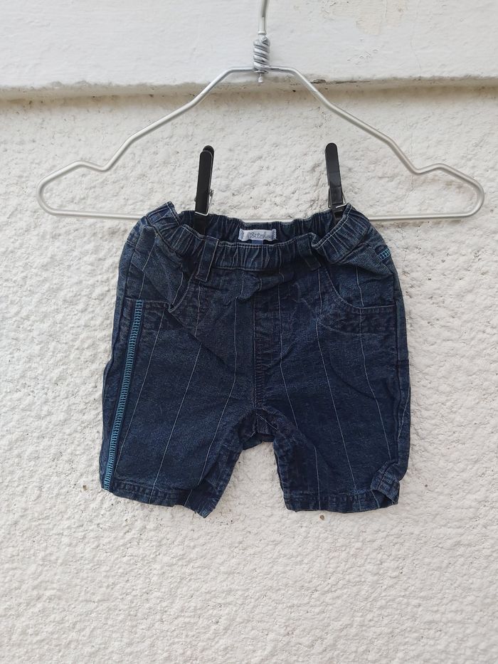 Short en jeans Kitchoun
Taille 9 mois très bon état