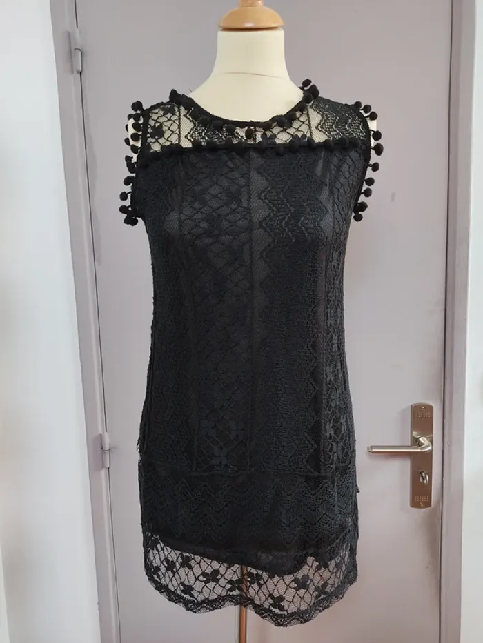 Robe courte noire dentelle pompons Vintage M TBE - photo numéro 3