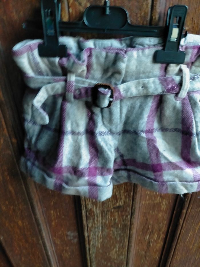 Très beau short Burberry 5 ans