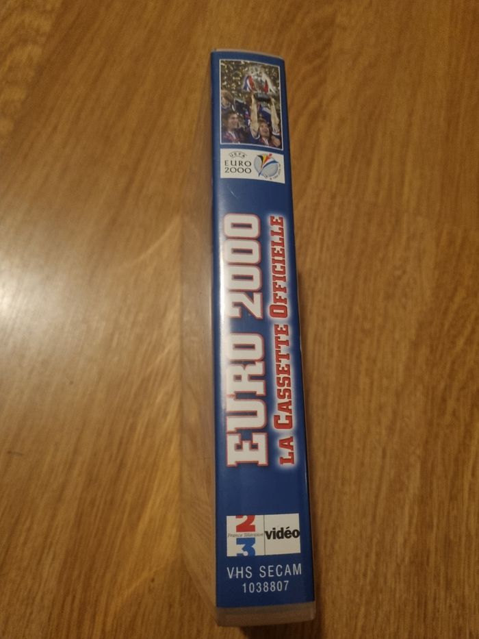 Cassette VHS Euro 2000 officielle tous les moments forts - photo numéro 3