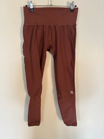 Legging oceans apart