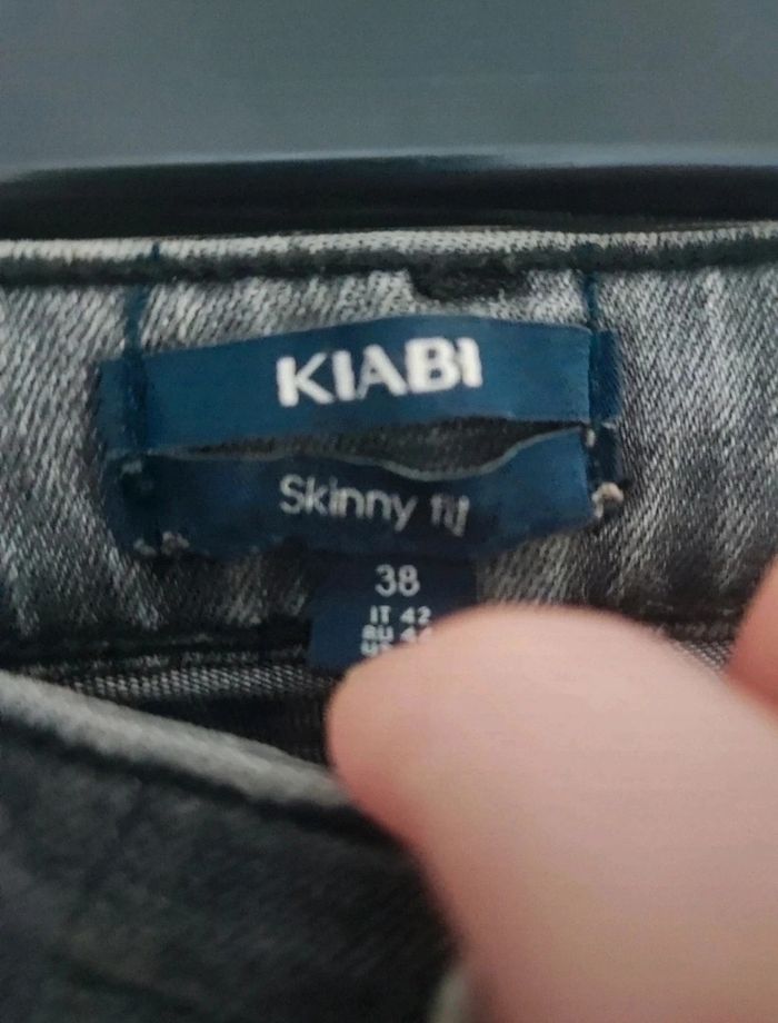 Jean skinny gris Kiabi taille 38 - photo numéro 2