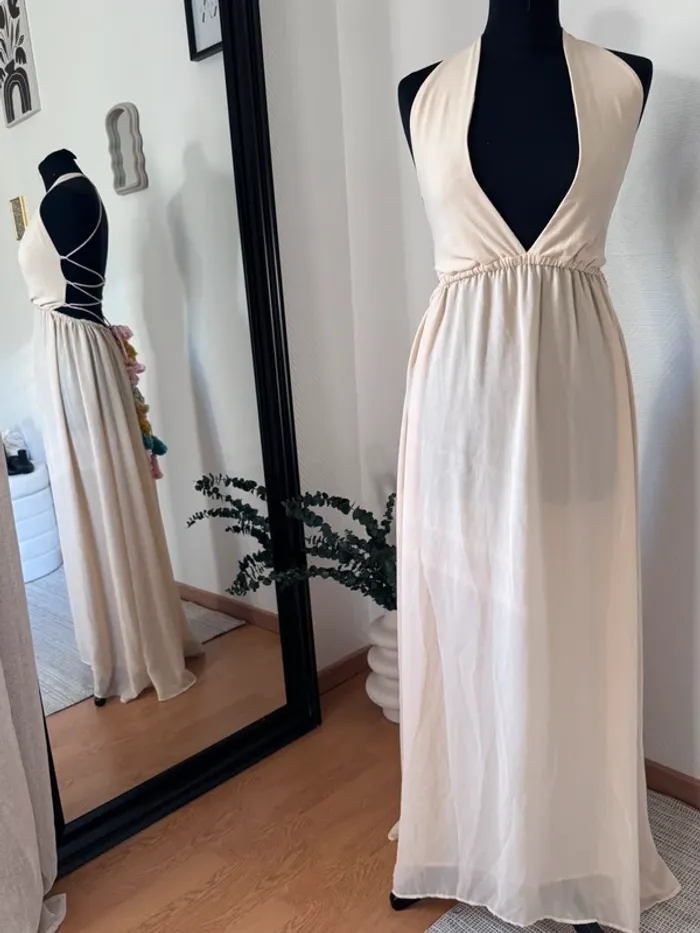Robe décolleté et dos nu à pompons - photo numéro 2