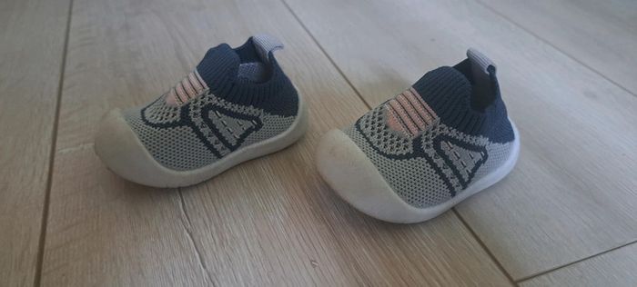 Chausson bébé taille 11.5 - photo numéro 2