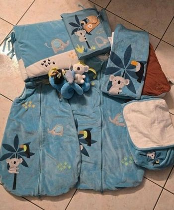 NEUFS  : GROS LOT ➡️tour de lit , deux Gigoteuses Taille 1  et taille  2,  2plaids, housse pour matelas à langer, jeu  spirale , parure de lit bébé (taie oreille +housse de couette lit bebe)🥰💙👌👌👌👌