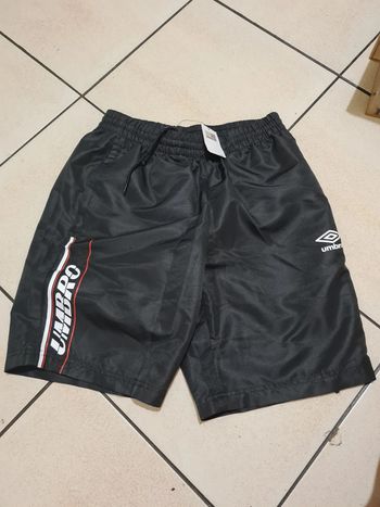 Short neuf taille S umbro