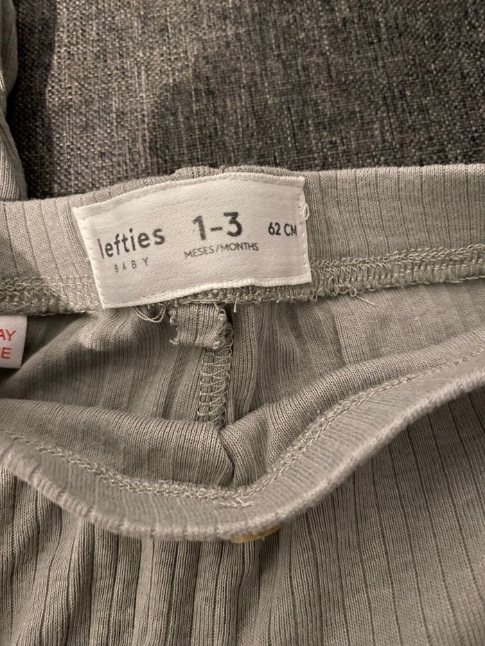 Lot bodies et pantalon - photo numéro 4