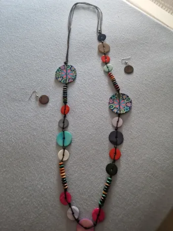 Collier et boucles d'oreilles