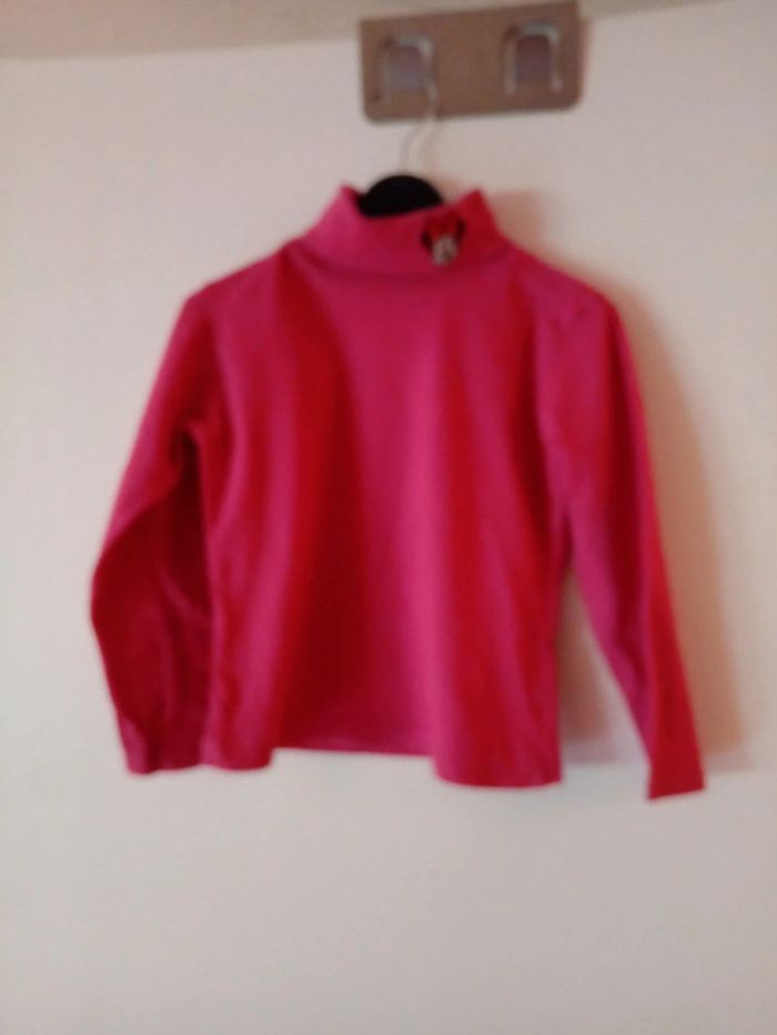 Joli sous pull rose Minnie.  6 ans. Disney. En coton