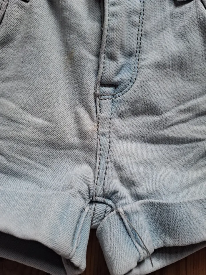 Short taille 38 tacher voir photo - photo numéro 2