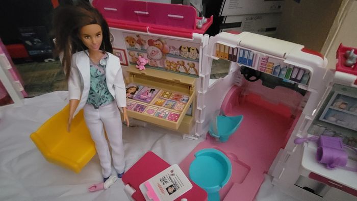 Ambulance barbie - photo numéro 4
