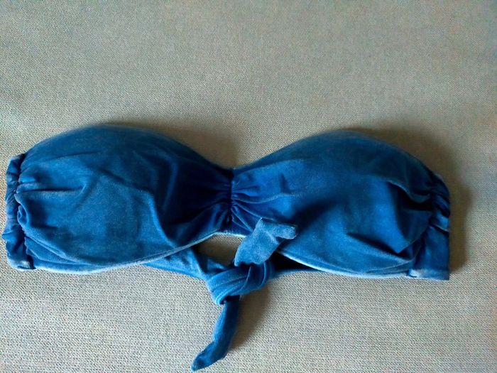 Haut de bikini bandeau bleu velours – Taille 36 – 1 seul exemplaire disponible - photo numéro 3