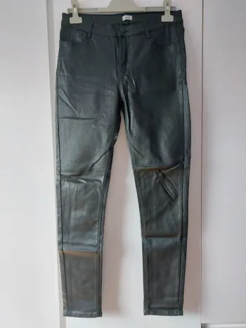 Pantalon skinny laqué kaki