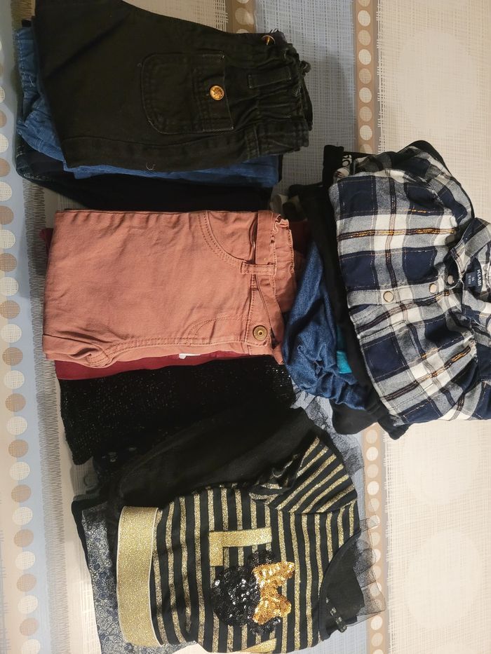 Bonjour vends gros lot fille 3ans très bon - photo numéro 1