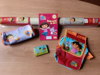 Lot Dora livre + stickers+ sac a dos + trousse