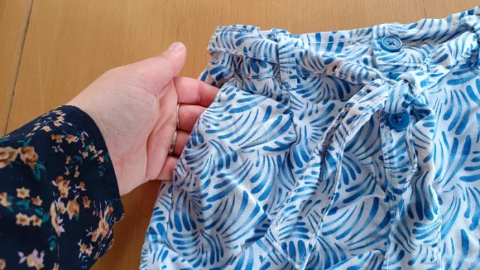 Short cargo bleu et blanc - photo numéro 3