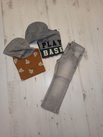 Ensemble 2 t-shirt ML + jean / taille 4 ans / tbe