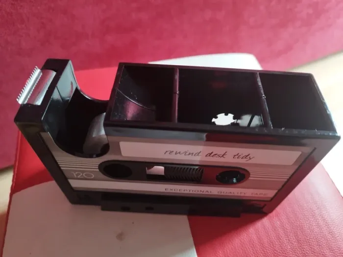 Dérouleur de scotch et pot à crayons forme cassette - photo numéro 4